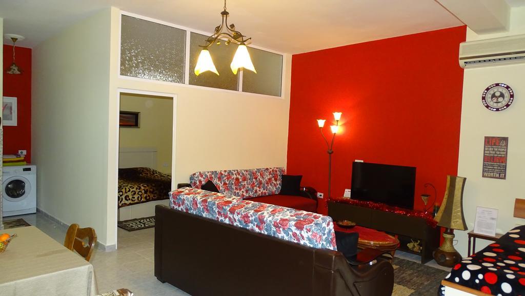 Shoshi Apartment