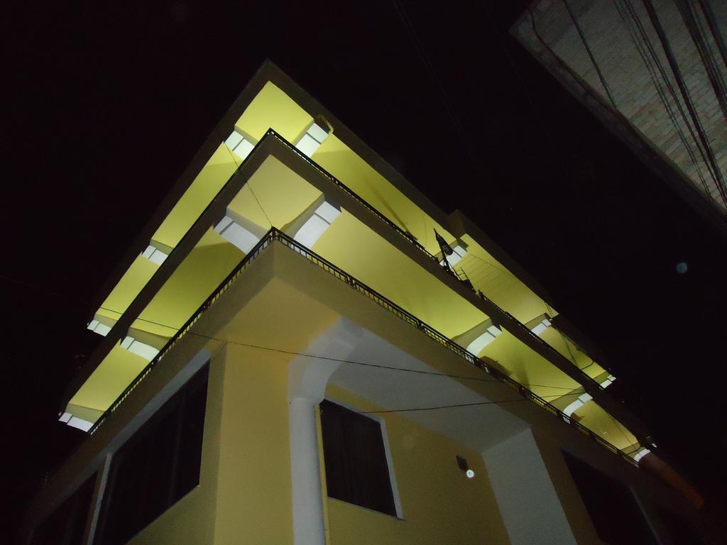 Shoshi Apartment