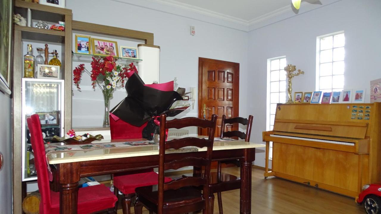 Shoshi Apartment