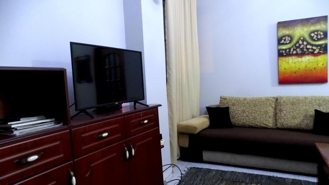 Shoshi Apartment